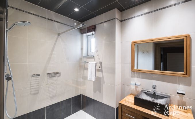 Maison de vacances de luxe  Hamois pour 8 personnes avec piscine et jardin priv en Ardenne