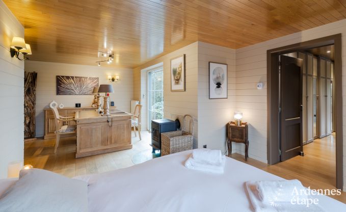 Spacieuse maison de vacances pour 12 personnes avec piscine et jardin priv� � Hamois, Ardenne