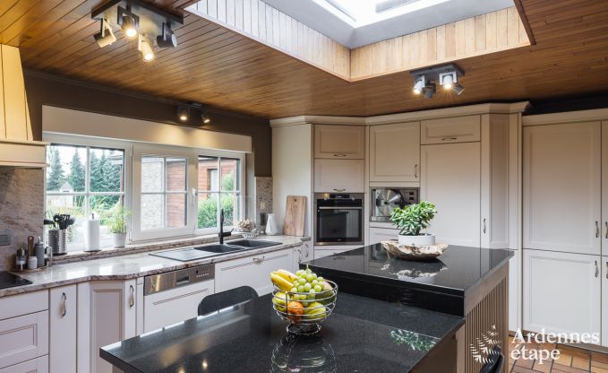 Spacieuse maison de vacances pour 12 personnes avec piscine et jardin priv� � Hamois, Ardenne