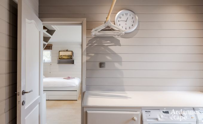 Spacieuse maison de vacances pour 12 personnes avec piscine et jardin priv� � Hamois, Ardenne