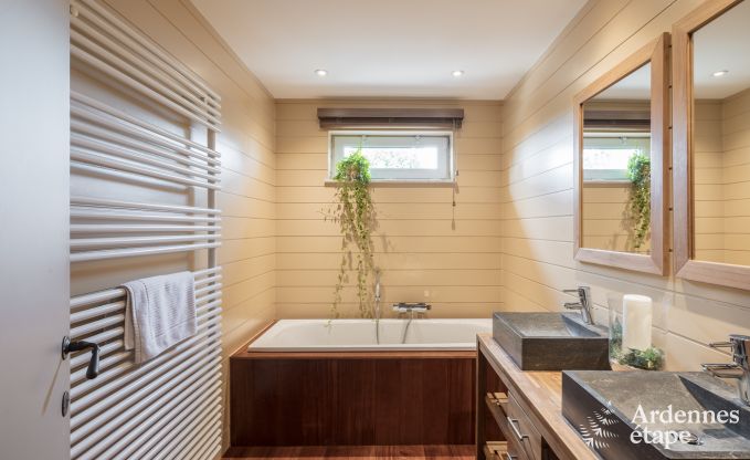 Spacieuse maison de vacances pour 12 personnes avec piscine et jardin priv� � Hamois, Ardenne