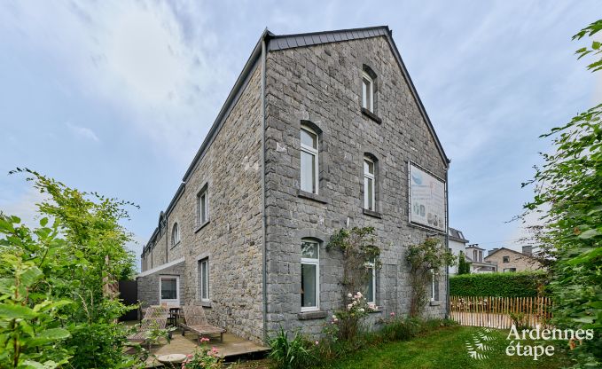 Charmante maison pour 6 personnes  Han-sur-Lesse avec terrasse prive au bord de l'eau