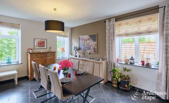 Charmante maison pour 6 personnes  Han-sur-Lesse avec terrasse prive au bord de l'eau