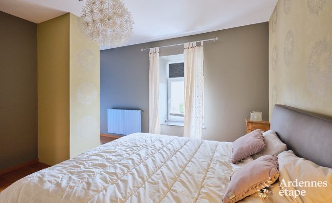 Charmante maison pour 6 personnes  Han-sur-Lesse avec terrasse prive au bord de l'eau