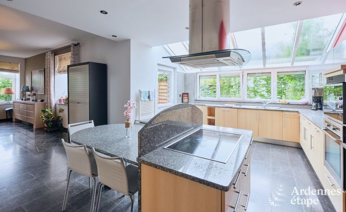 Charmante maison pour 6 personnes  Han-sur-Lesse avec terrasse prive au bord de l'eau