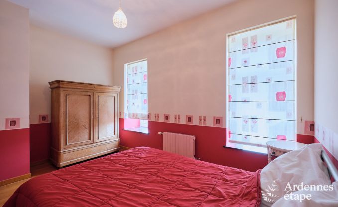 Charmante maison pour 6 personnes  Han-sur-Lesse avec terrasse prive au bord de l'eau