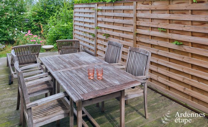 Charmante maison pour 6 personnes  Han-sur-Lesse avec terrasse prive au bord de l'eau