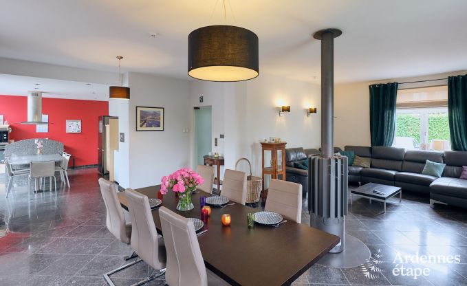 Charmante maison pour 6 personnes  Han-sur-Lesse avec terrasse prive au bord de l'eau