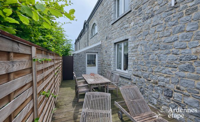 Charmante maison pour 6 personnes  Han-sur-Lesse avec terrasse prive au bord de l'eau