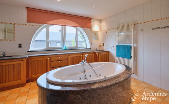 Grande maison de vacances en deux b�timents � Han-sur-Lesse pour 13 personnes avec piscine int�rieure