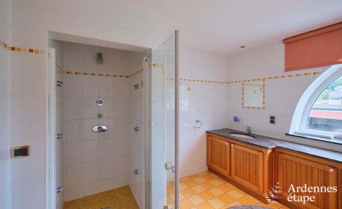 Grande maison de vacances en deux b�timents � Han-sur-Lesse pour 13 personnes avec piscine int�rieure