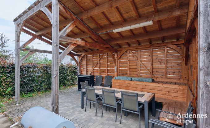 Grande maison de vacances en deux b�timents � Han-sur-Lesse pour 13 personnes avec piscine int�rieure