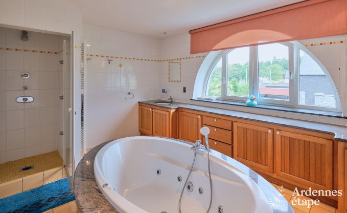 Grande maison de vacances en deux b�timents � Han-sur-Lesse pour 13 personnes avec piscine int�rieure