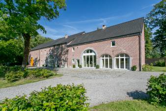 Gîte de charme authentique 4 étoiles pour 21 personnes à louer à Hannut