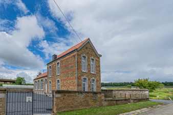 Maison de vacances pour 14/15 personnes à Havelange avec 6 chambres, poêle à bois et terrasse privée