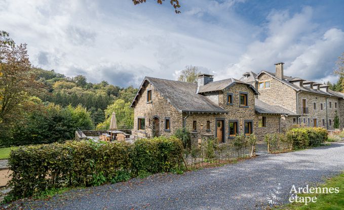 Villa de Luxe  Herbeumont pour 44 personnes en Ardenne