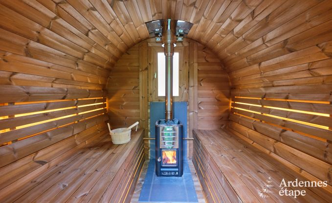 Chalet  Hotton pour 6 personnes avec spa de nage, bain nordique et sauna extrieur prs de Durbuy