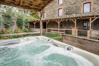 Maison de vacances unique pour 6 personnes à Houffalize, en Ardenne, dans une ambiance de Noël toute l'année !
