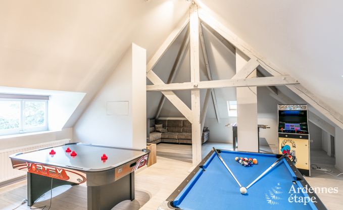 Villa de luxe au cur de Houffalize : maison de vacances pour 24 personnes avec sauna, jacuzzi et salle de jeux en Ardenne