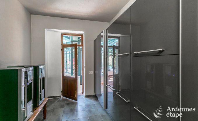 Villa de luxe au cur de Houffalize : maison de vacances pour 24 personnes avec sauna, jacuzzi et salle de jeux en Ardenne
