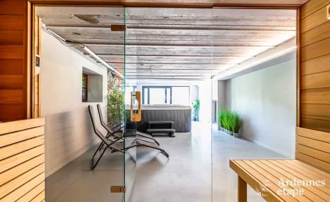 Villa de luxe au c�ur de Houffalize : maison de vacances pour 24 personnes avec sauna, jacuzzi et salle de jeux en Ardenne