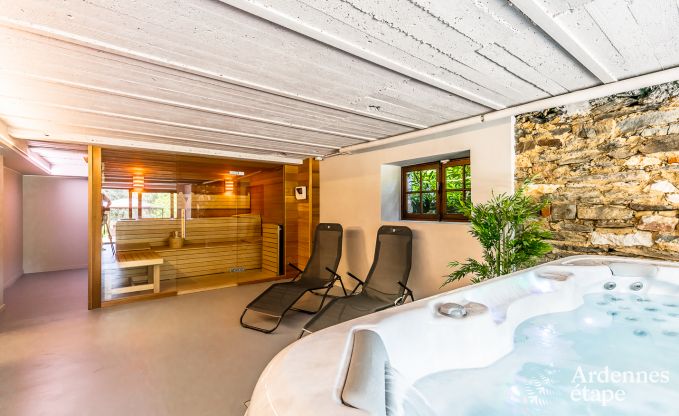 Villa de luxe au c�ur de Houffalize : maison de vacances pour 24 personnes avec sauna, jacuzzi et salle de jeux en Ardenne