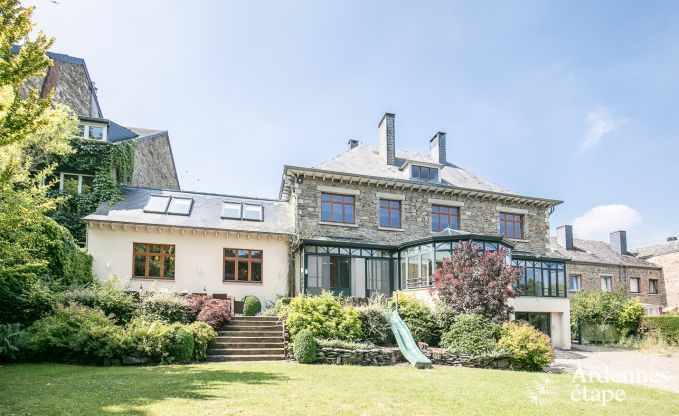 Villa de luxe au c�ur de Houffalize : maison de vacances pour 24 personnes avec sauna, jacuzzi et salle de jeux en Ardenne