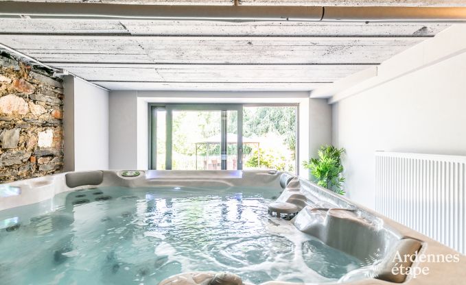 Villa de luxe au c�ur de Houffalize : maison de vacances pour 24 personnes avec sauna, jacuzzi et salle de jeux en Ardenne