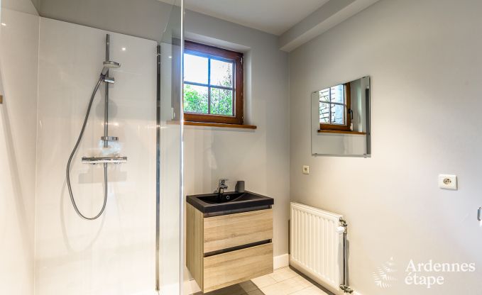 Villa de luxe au c�ur de Houffalize : maison de vacances pour 24 personnes avec sauna, jacuzzi et salle de jeux en Ardenne