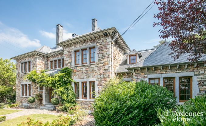 Villa de luxe au c�ur de Houffalize : maison de vacances pour 24 personnes avec sauna, jacuzzi et salle de jeux en Ardenne