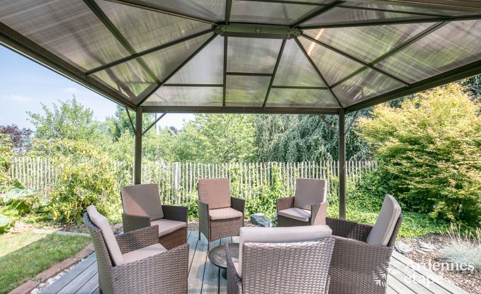 Villa de luxe au c�ur de Houffalize : maison de vacances pour 24 personnes avec sauna, jacuzzi et salle de jeux en Ardenne