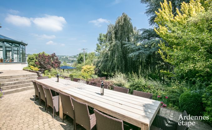 Villa de luxe au c�ur de Houffalize : maison de vacances pour 24 personnes avec sauna, jacuzzi et salle de jeux en Ardenne