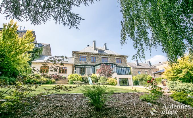 Villa de luxe au c�ur de Houffalize : maison de vacances pour 24 personnes avec sauna, jacuzzi et salle de jeux en Ardenne