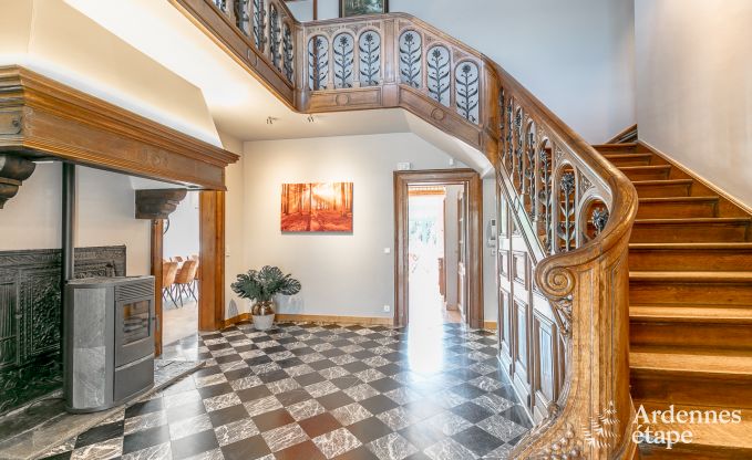 Villa de luxe au c�ur de Houffalize : maison de vacances pour 24 personnes avec sauna, jacuzzi et salle de jeux en Ardenne