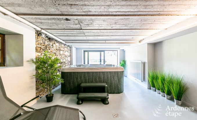 Villa de luxe au c�ur de Houffalize : maison de vacances pour 24 personnes avec sauna, jacuzzi et salle de jeux en Ardenne