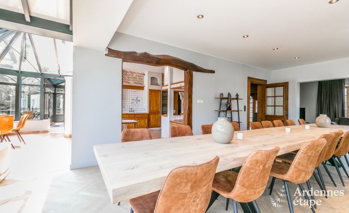 Villa de luxe au c�ur de Houffalize : maison de vacances pour 24 personnes avec sauna, jacuzzi et salle de jeux en Ardenne