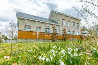 Ancienne gare de village pour 14 personnes à Houyet