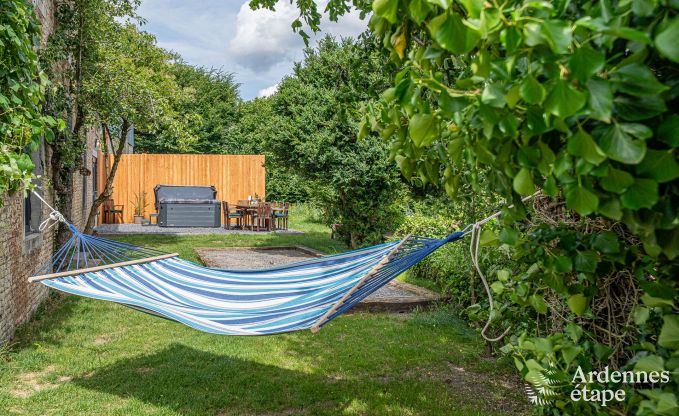 Grande maison de vacances pour 12 personnes avec 4 chambres, 3 salles de bains, jacuzzi, salle de jeux et jardin