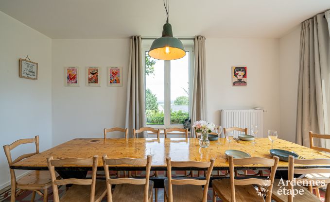 Grande maison de vacances pour 12 personnes avec 4 chambres, 3 salles de bains, jacuzzi, salle de jeux et jardin