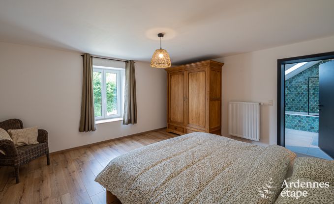 Grande maison de vacances pour 12 personnes avec 4 chambres, 3 salles de bains, jacuzzi, salle de jeux et jardin