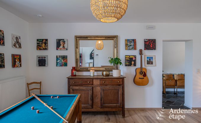 Grande maison de vacances pour 12 personnes avec 4 chambres, 3 salles de bains, jacuzzi, salle de jeux et jardin