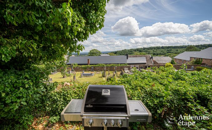Grande maison de vacances pour 12 personnes avec 4 chambres, 3 salles de bains, jacuzzi, salle de jeux et jardin