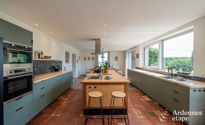 Grande maison de vacances pour 12 personnes avec 4 chambres, 3 salles de bains, jacuzzi, salle de jeux et jardin