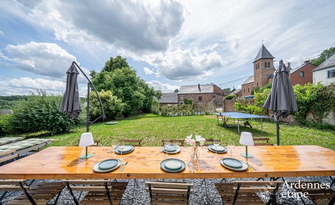 Grande maison de vacances pour 12 personnes avec 4 chambres, 3 salles de bains, jacuzzi, salle de jeux et jardin