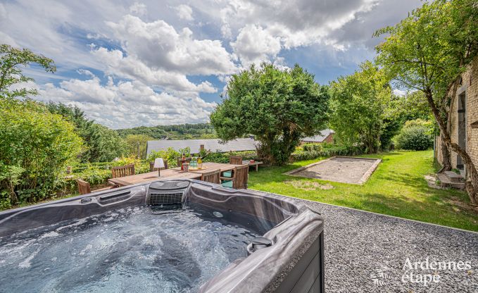 Grande maison de vacances pour 12 personnes avec 4 chambres, 3 salles de bains, jacuzzi, salle de jeux et jardin