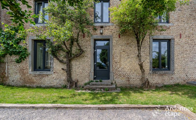 Grande maison de vacances pour 12 personnes avec 4 chambres, 3 salles de bains, jacuzzi, salle de jeux et jardin