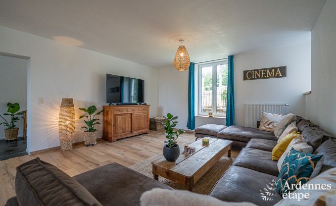 Grande maison de vacances pour 12 personnes avec 4 chambres, 3 salles de bains, jacuzzi, salle de jeux et jardin