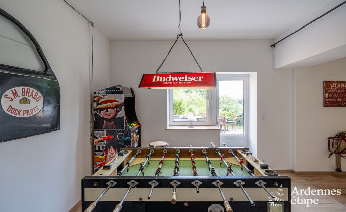 Grande maison de vacances pour 12 personnes avec 4 chambres, 3 salles de bains, jacuzzi, salle de jeux et jardin