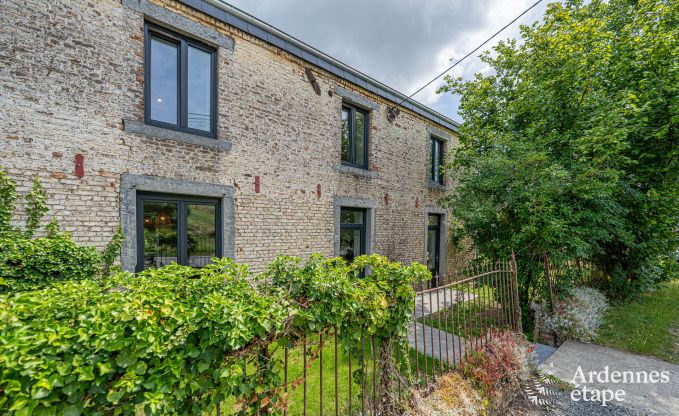 Grande maison de vacances pour 12 personnes avec 4 chambres, 3 salles de bains, jacuzzi, salle de jeux et jardin