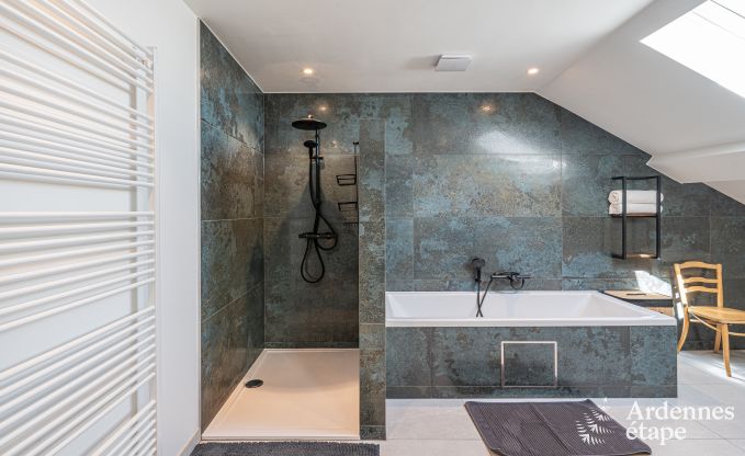 Grande maison de vacances pour 12 personnes avec 4 chambres, 3 salles de bains, jacuzzi, salle de jeux et jardin